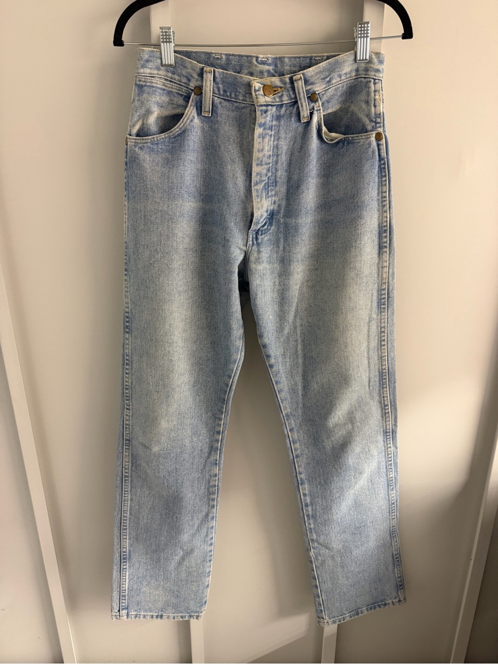 Vintage Wrangler High-Waisted Light Wash Jeans - Size 28